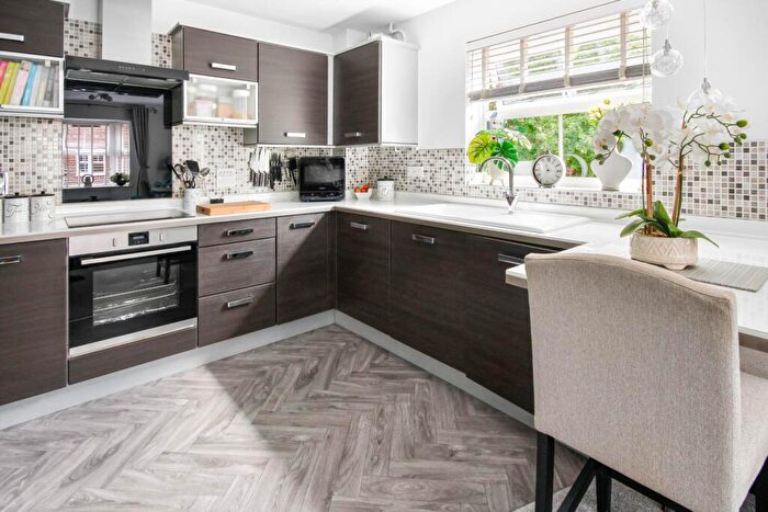 2 Bedroom Flat For Sale In Woodcock Chase, Bracknell, RG12