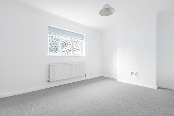 2 Bedroom Flat To Rent In Lake Road, Wimbledon, London, SW19