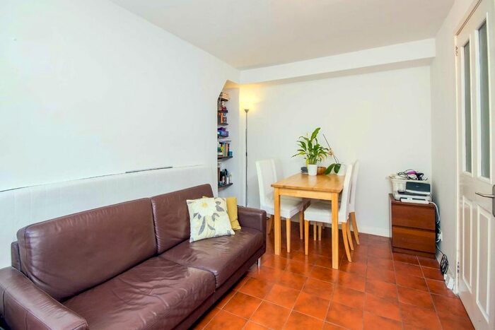 2 Bedroom Flat To Rent In Boswell Street, London, WC1N