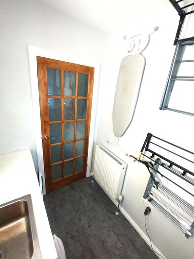 3 Bedroom End Of Terrace House For Sale In Exton Avenue, Luton, LU2