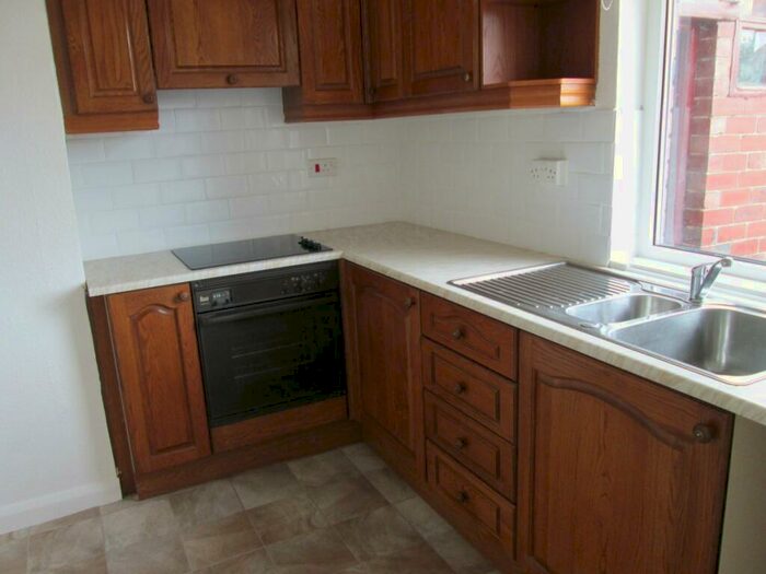 2 Bedroom House To Rent In Highfield Range, Darfield, S73