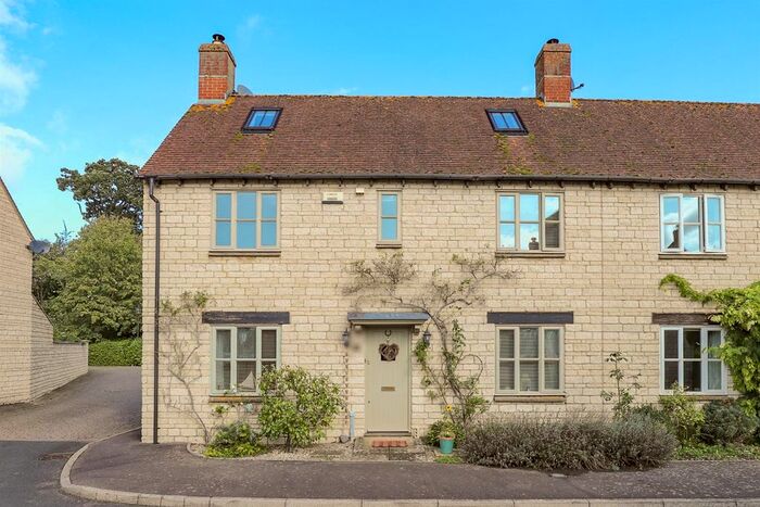 4 Bedroom Semi-Detached House For Sale In Hawthorn Drive, Bradwell Village, Burford, OX18