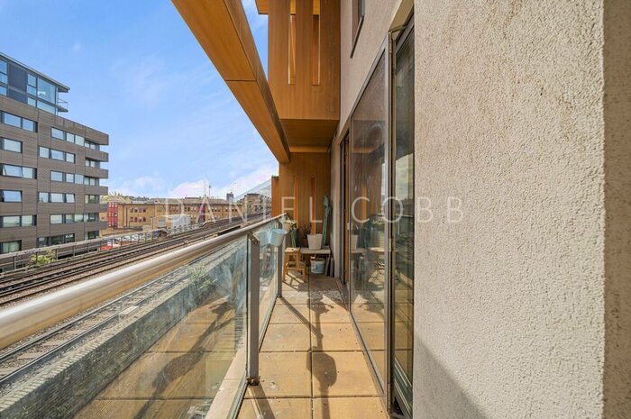 2 Bedroom Flat For Sale In Crampton Street, London, SE17