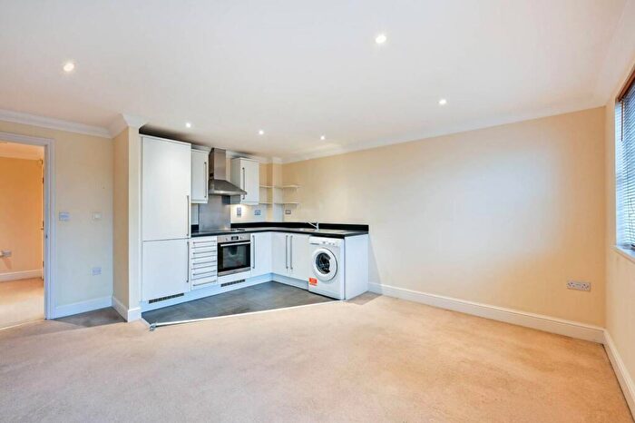 2 Bedroom Flat To Rent In Tudor Court, Knaphill, Woking, GU21