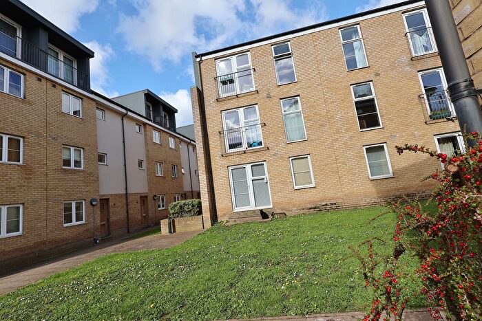 2 Bedroom Flat For Sale In Watersmeet, Grove Road, Hitchin, SG4