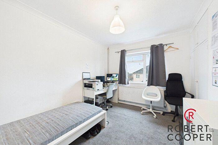 2 Bedroom Flat For Sale In Great Central Avenue, Ruislip, HA4