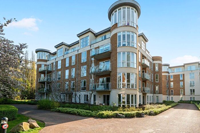 1 Bedroom Flat For Sale In Melliss Avenue, Kew, Richmond, TW9