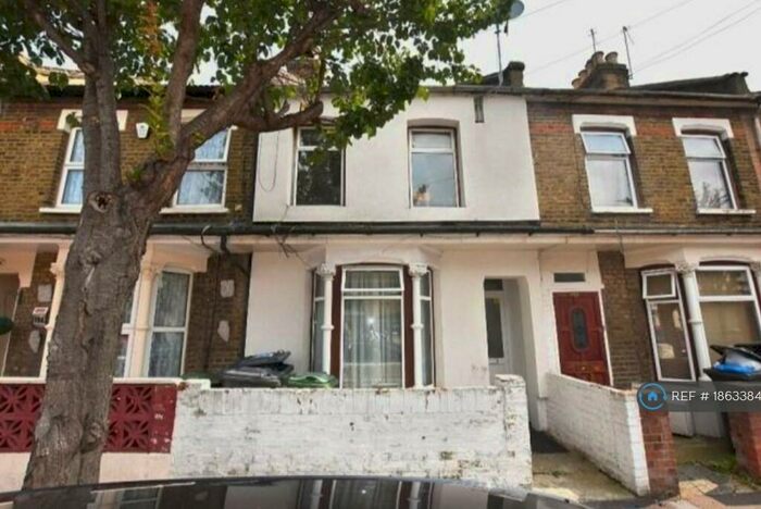 2 Bedroom Flat To Rent In Ashville Road, London, E11
