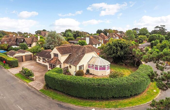 4 Bedroom Detached House For Sale In South Walk, Middleton-On-Sea, PO22