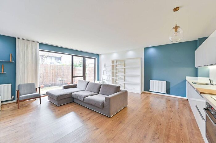 2 Bedroom Flat For Sale In Cabanel Place, Kennington, London, SE11