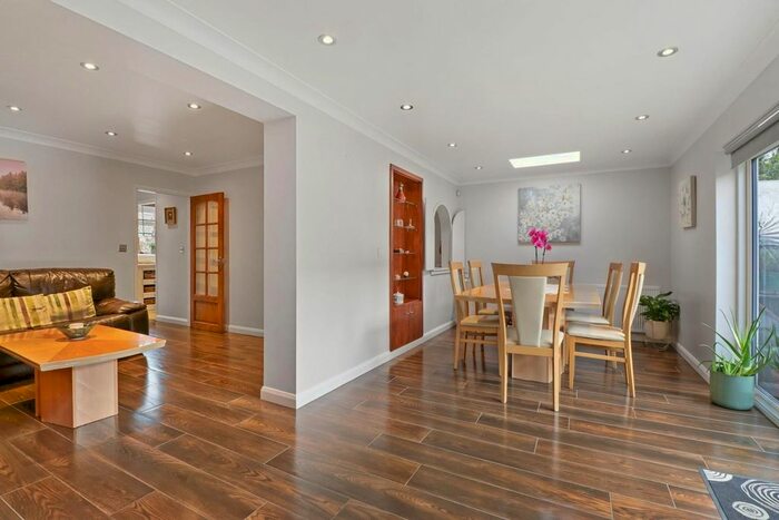 3 Bedroom Terraced House For Sale In Thornsett Place, Anerley, SE20