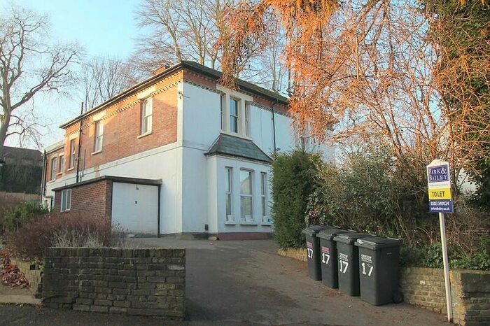 2 Bedroom Flat To Rent In Bedroom First Floor Flat In Kenley, CR8