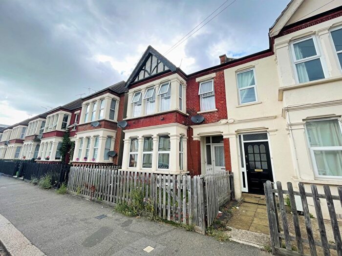 2 Bedroom Flat To Rent In Whitegate Road, Southend-On-Sea, SS1