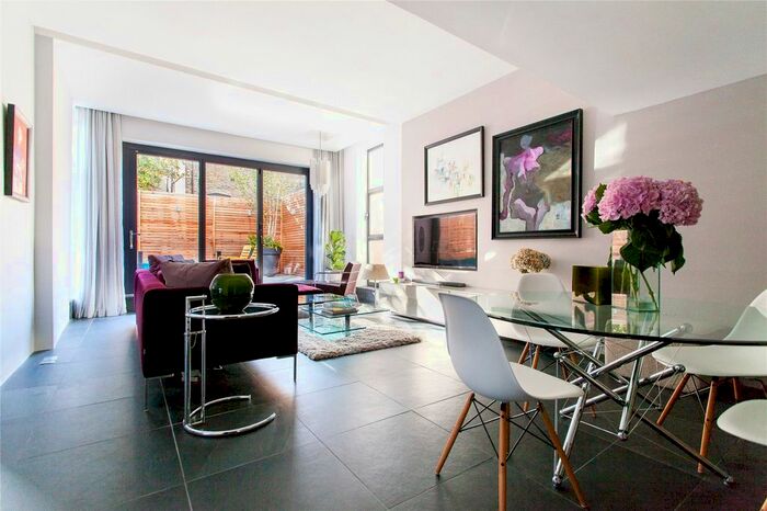 3 Bedroom Maisonette To Rent In Upper Street, Islington, London, N1