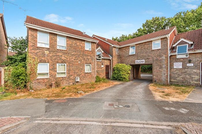 Studio For Sale In Alfred Close, Totton, Southampton, SO40