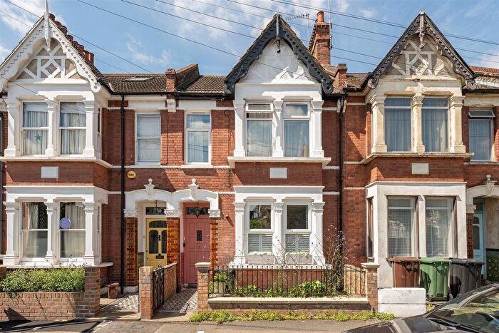 2 Bedroom Flat For Sale In Sylvan Road, Walthamstow, E17
