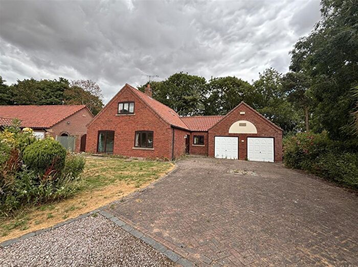 3 Bedroom Detached Bungalow For Sale In The Hall Spinney, Howden, Goole, DN14