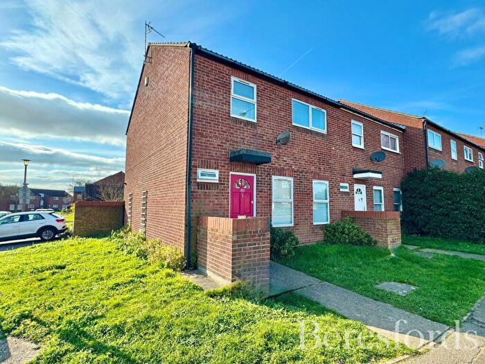 3 Bedroom End Of Terrace House For Sale In Hawthorn Avenue, Colchester, CO4