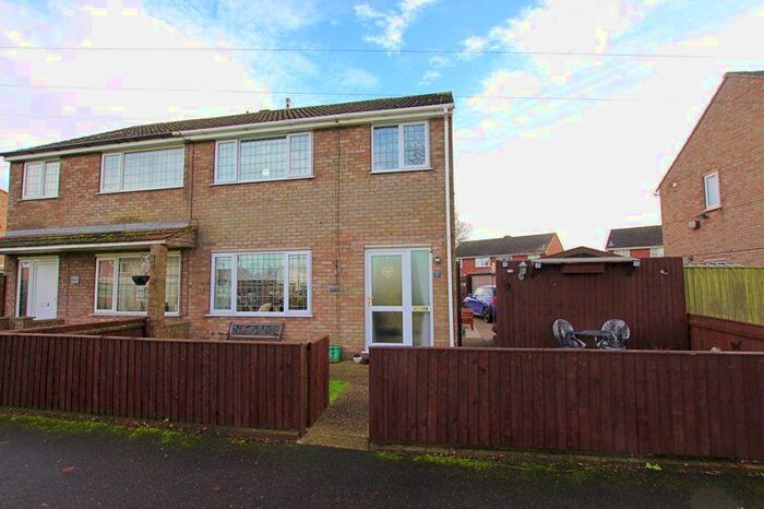 3 Bedroom Semi-Detached House For Sale In Larch Close, Immingham, DN40