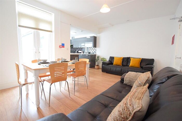 4 Bedroom Terraced House To Rent In Ripon Street - Student House - /, LN5