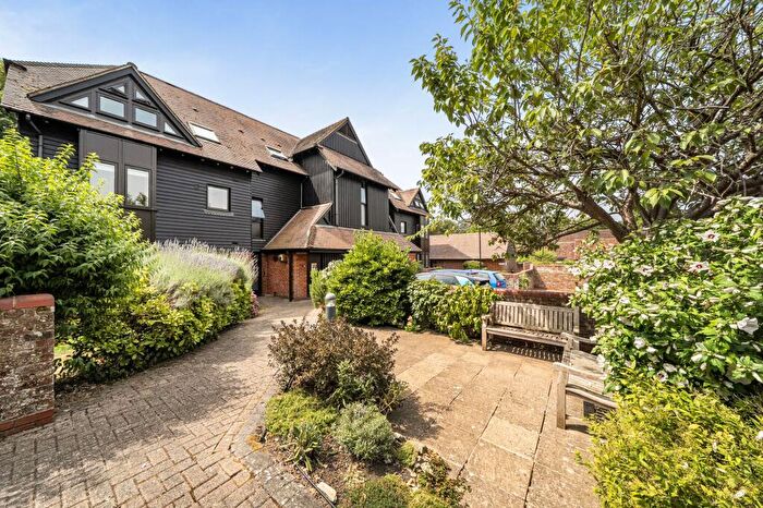 2 Bedroom Flat For Sale In Palace Gate, Odiham, RG29