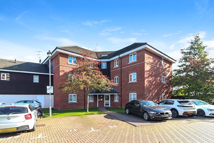 2 Bedroom Flat For Sale In Wharf Way, Hunton Bridge, WD4