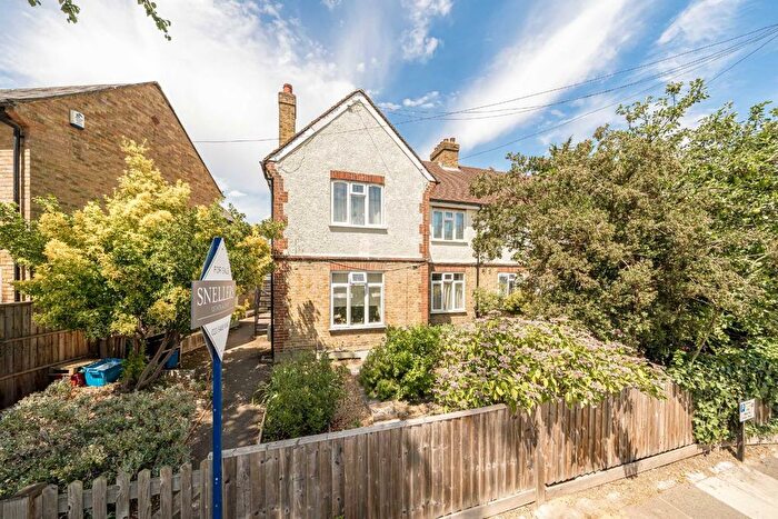 3 Bedroom Flat For Sale In Park Lane, Teddington, TW11