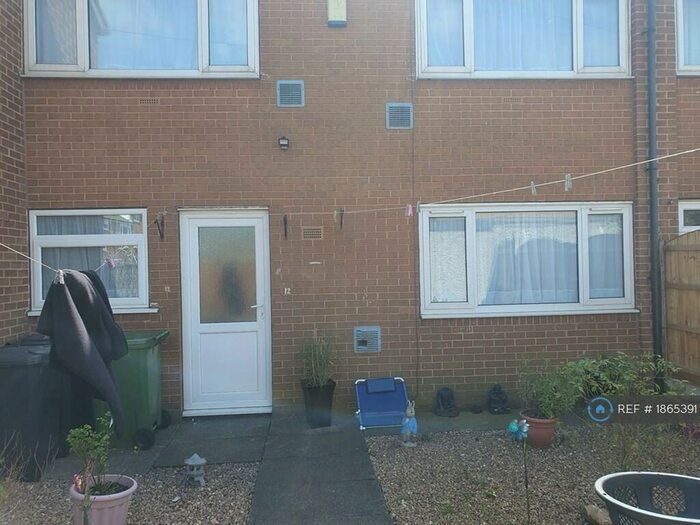 3 Bedroom Terraced House To Rent In Sherburn Square, Leeds, LS14