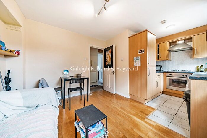 1 Bedroom Flat To Rent In Robinson Road, Tooting, London, SW17