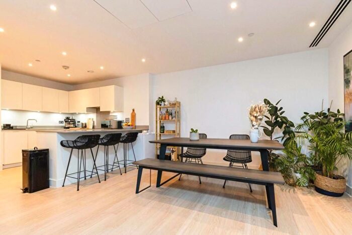 2 Bedroom Flat To Rent In Cherry Orchard Road, Croydon, CR0