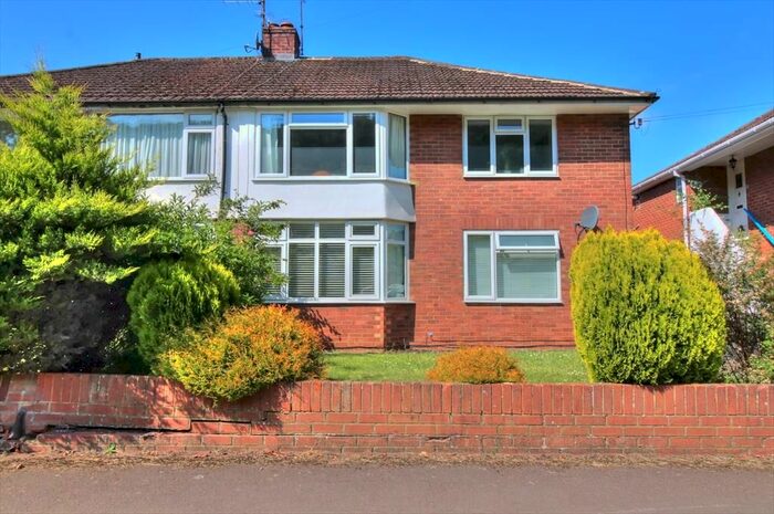 2 Bedroom Maisonette To Rent In Hemdean Road, Caversham, Reading, RG4