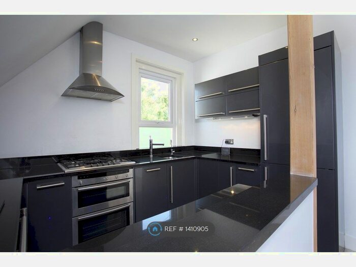 2 Bedroom Flat To Rent In Epsom Road, Guildford, GU1