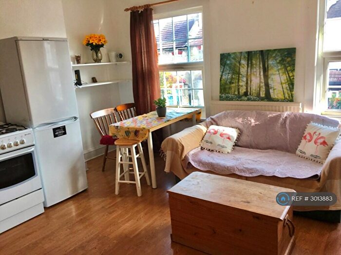 2 Bedroom Flat To Rent In Queens Road, London, N11
