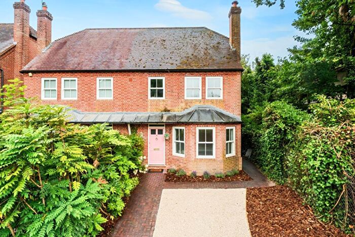 4 Bedroom Semi-Detached House To Rent In Bridge Cottages Shawford, SO21