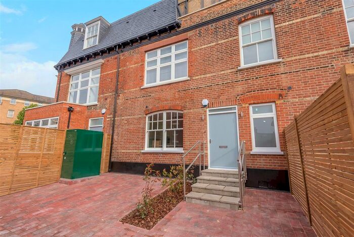 1 Bedroom Flat To Rent In Richmond Road, Kingston Upon Thames, KT2