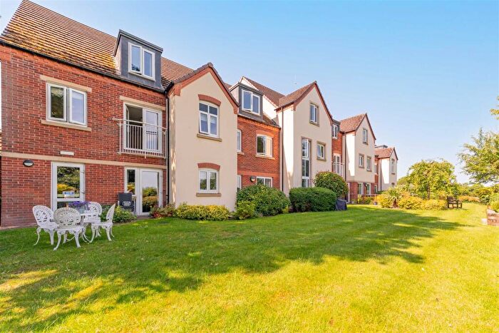 1 Bedroom Retirement Property For Sale In Salmon Court, Stratford Road, Wellesbourne, CV35