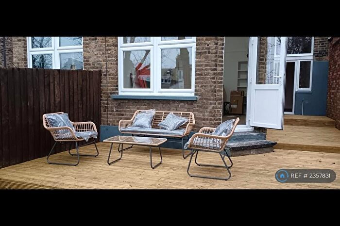 2 Bedroom Flat To Rent In Glebe Road, London, N8