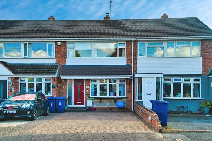 3 Bedroom Terraced House For Sale In Castle Close, Tamworth, B77