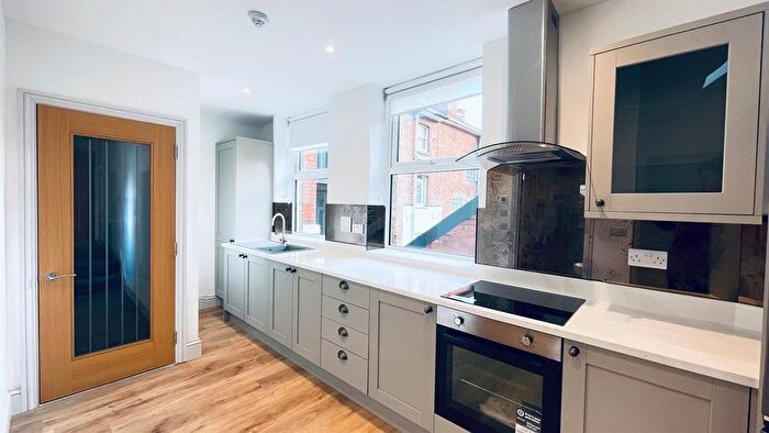 2 Bedroom Flat To Rent In Flat, Worcester Road, Malvern, Worcestershire, WR14