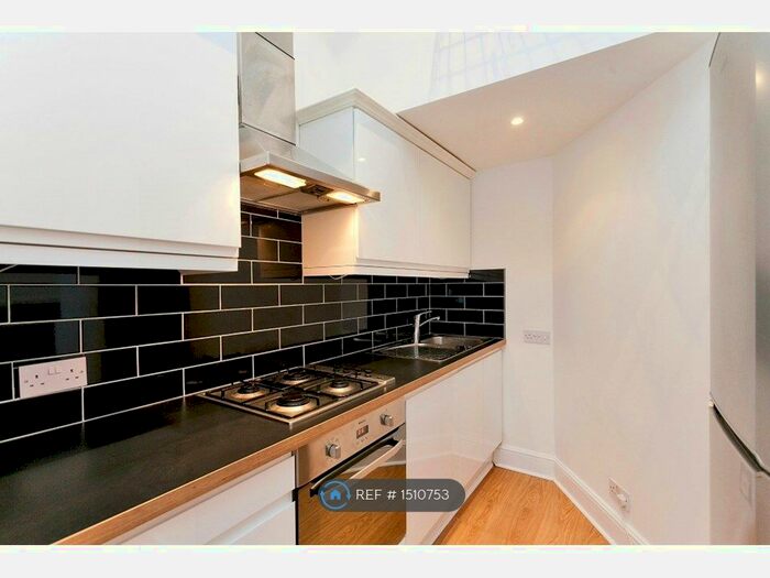 2 Bedroom Flat To Rent In Gwendwr Road, London, W14