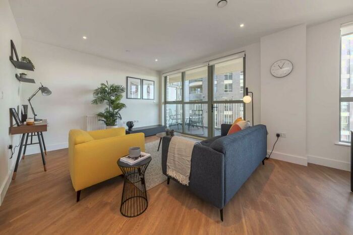 2 Bedroom Flat To Rent In Union Way, North Acton, NW10