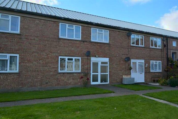 2 Bedroom Flat For Sale In Carnaby Covert Lane, Carnaby, East Yorkshire, YO15