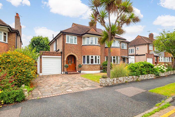 3 Bedroom Semi-Detached House To Rent In Scotsdale Close, Cheam, Sutton, SM3