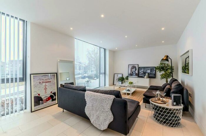 2 Bedroom Flat To Rent In Oval Road, Camden, London, NW1