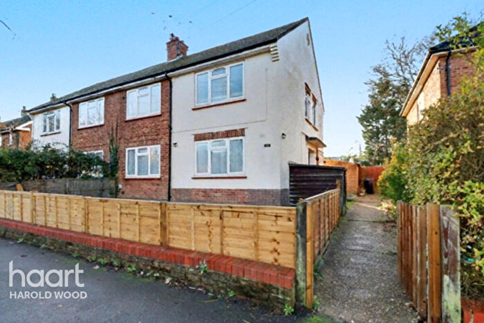 1 Bedroom Maisonette For Sale In Hawthorne Avenue, Brentwood, CM13