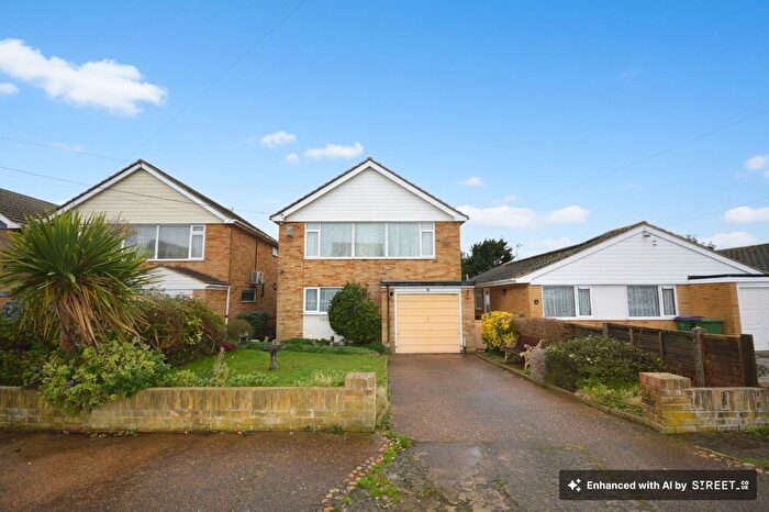 3 Bedroom Detached House For Sale In The Parade, Greatstone, TN28