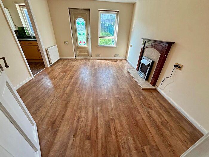 1 Bedroom Flat To Rent In Whytecote End, Wyke, Bradford, BD12