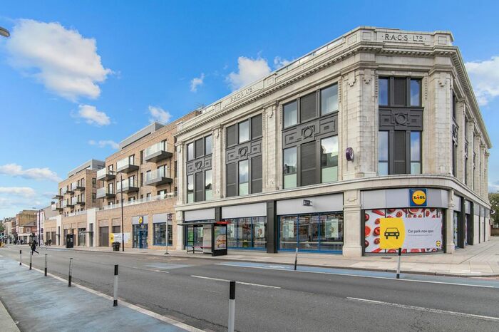 3 Bedroom Flat To Rent In Raffles Court, Upper Tooting Road, SW17