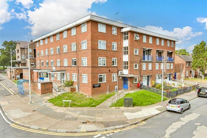 1 Bedroom Flat For Sale In Goudhurst Road, Twydall, Gillingham, Kent, ME8