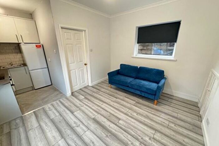 1 Bedroom Flat To Rent In Daniel Street Cardiff, CF24